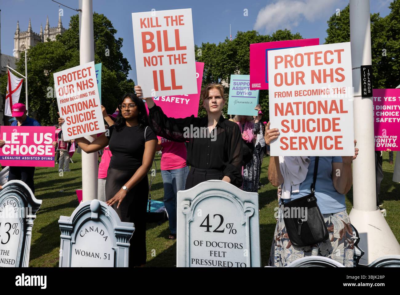 Der "Endlife Opfers (End of Life) Bill", Befürworter und Gegner des britischen Sterbegesetzes, protestieren vor dem Westminster-parlament, Großbritannien Stockfoto