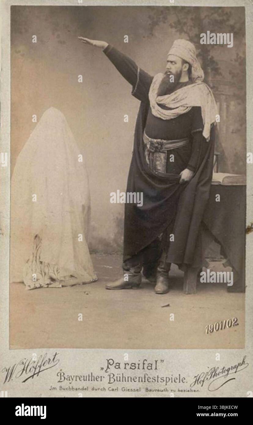 Das Foto zeigt Hans Schütz als Amfortas in Parsifal bei den Bayreuther Bühnenfestspielen im Februar 1901. Schütz’ Darstellung der leidenden Amfortas ist ein Schlüsselmoment aus Richard Wagners Oper. Stockfoto