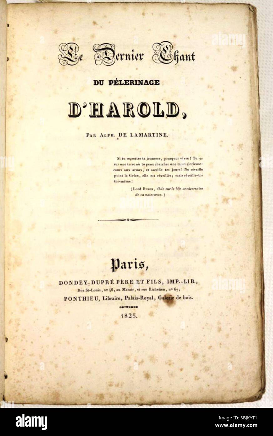 Die Titelseite von Alphonse de Lamartines Werk „Le dernier chant du pèlerinage d’Harold“ aus dem Jahr 1825 spiegelt seine literarische Antwort auf Lord Byrons Tod wider. Die in Paris veröffentlichte Ausgabe ist ein Schlüsselbeispiel für romantische Literatur. Stockfoto
