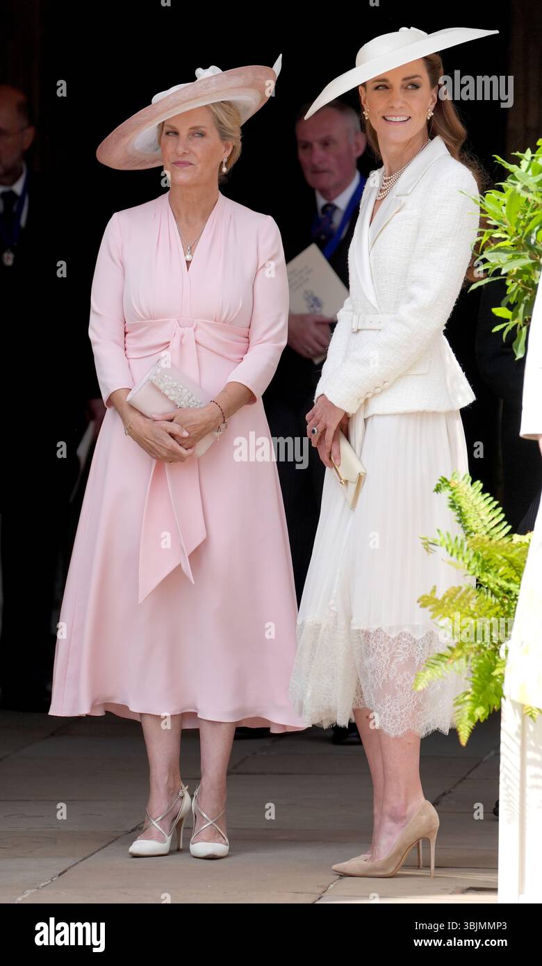 Die Herzogin von Edinburgh (links) und die Prinzessin von Wales, die an dem jährlichen Order of the Garter Service in der St George's Chapel in Windsor Castle teilnehmen. Bilddatum: Montag, 16. Juni 2025. Stockfoto