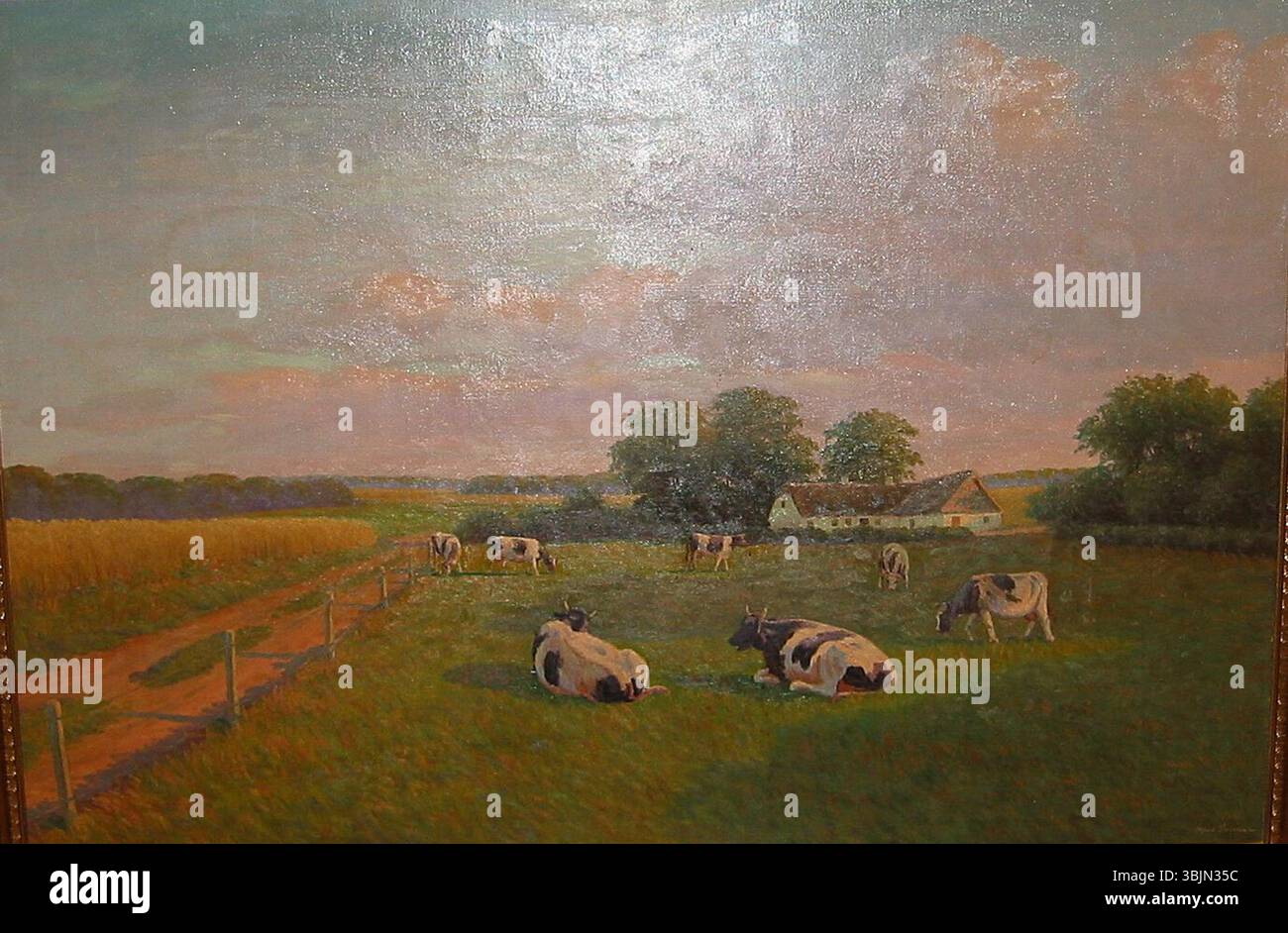 Alfred Larsens „Syv køer på marken“ stellt sieben Kühe auf einem Feld dar, die zwischen 1878 und 1946 gemalt wurden. Die Ölgemälde auf Leinwand spiegelt das ländliche Leben wider und spiegelt die Ruhe und Einfachheit des Bauernlebens in Dänemark wider. Stockfoto