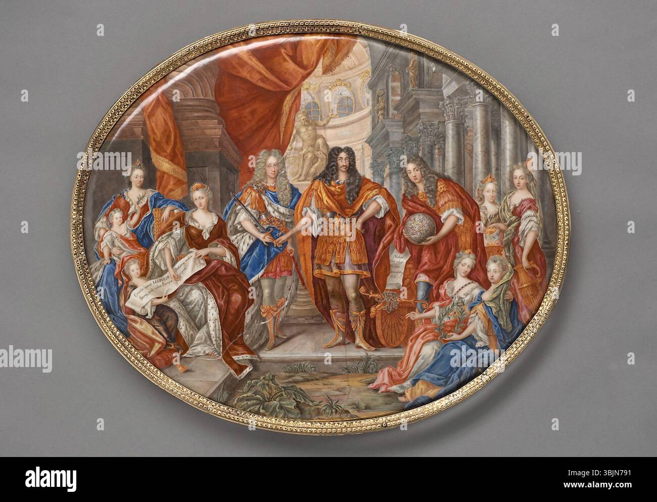 Charles Boits Emailbild „Leopold I. im Kreis der Familie“ aus dem Jahr 1703 zeigt Kaiser Leopold I. umgeben von Familienmitgliedern. Dieser Emaille auf Goldarbeiten, ausgestellt im Kunsthistorischen Museum Wien, stellt den Kaiser im familiären Kontext dar und betont sein persönliches Leben. Stockfoto