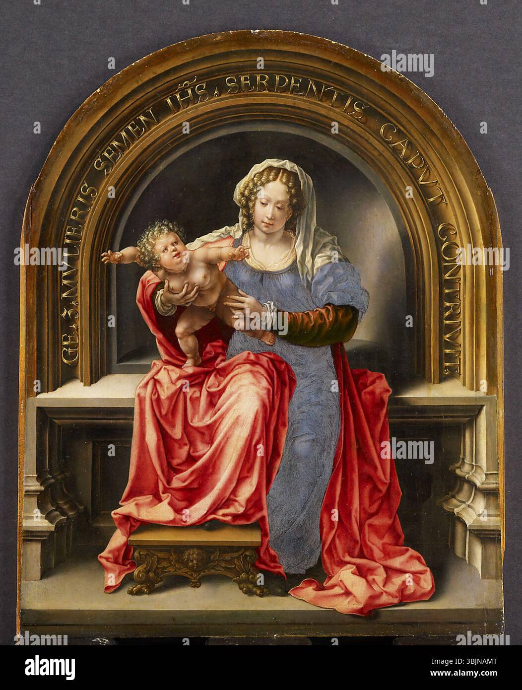 Jan Gossaert (1478–1532) malte zwischen 1525 und 1527 Maria mit Kind. Dieses Ölgemälde zeigt die Jungfrau Maria, die das Christkind hält, ein traditionelles christliches religiöses Thema. Stockfoto