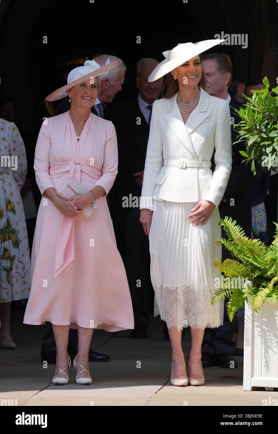 Die Herzogin von Edinburgh (links) und die Prinzessin von Wales, die an dem jährlichen Order of the Garter Service in der St George's Chapel in Windsor Castle teilnehmen. Bilddatum: Montag, 16. Juni 2025. Stockfoto