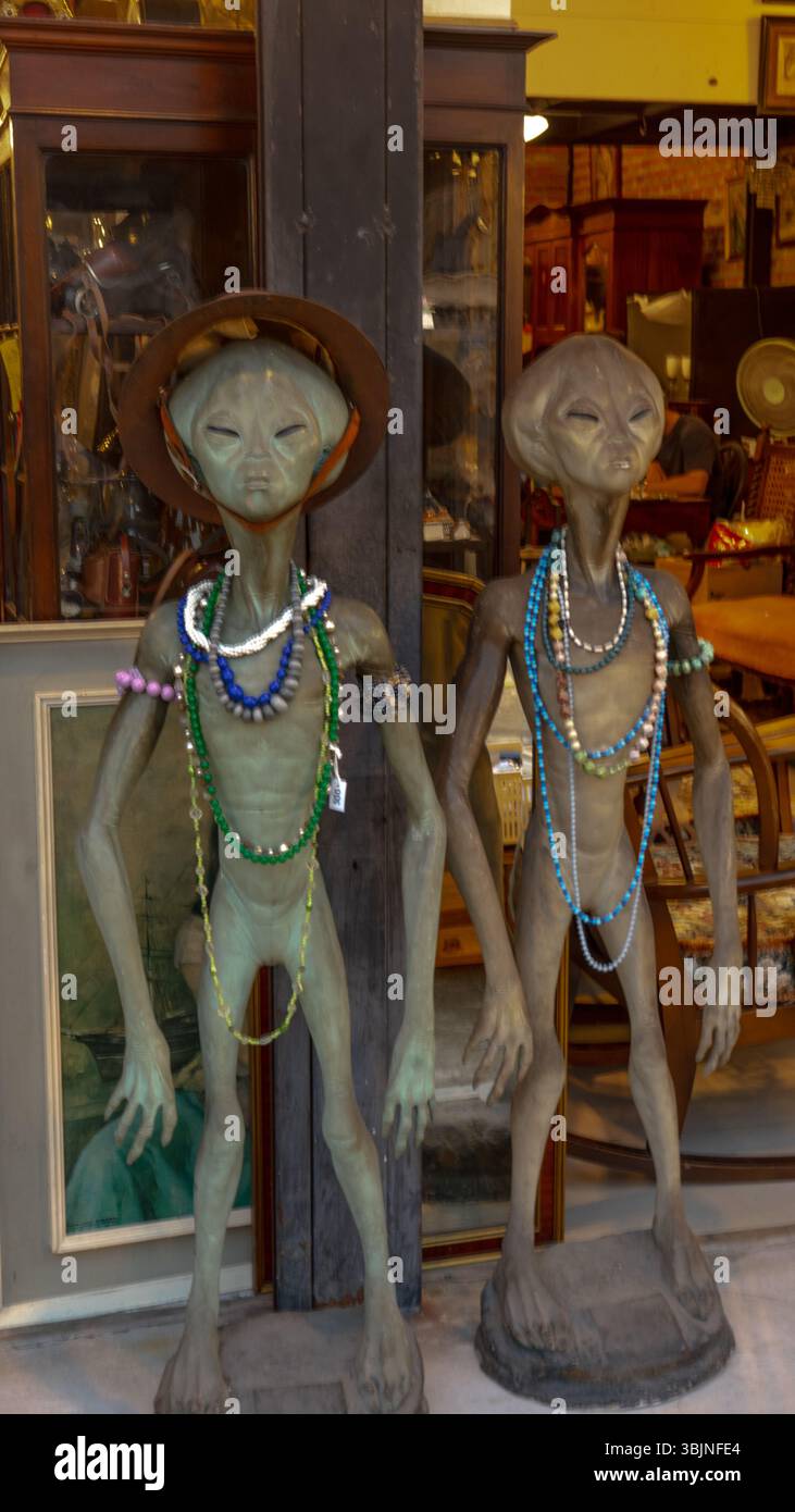 Zwei Retro-Alien-Puppen Stockfoto