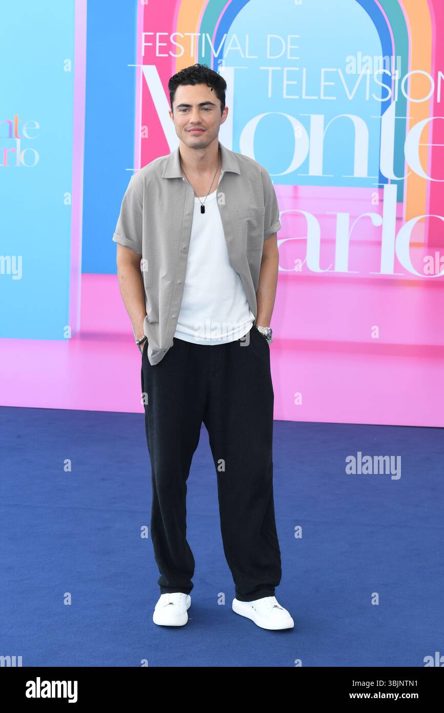 Montecarlo, Monaco. Juni 2025. Darren Barnet nimmt am „Wolf“-Fotoruf während des 64. Monte-Carlo Television Festivals Teil. Quelle: SOPA Images Limited/Alamy Live News Stockfoto