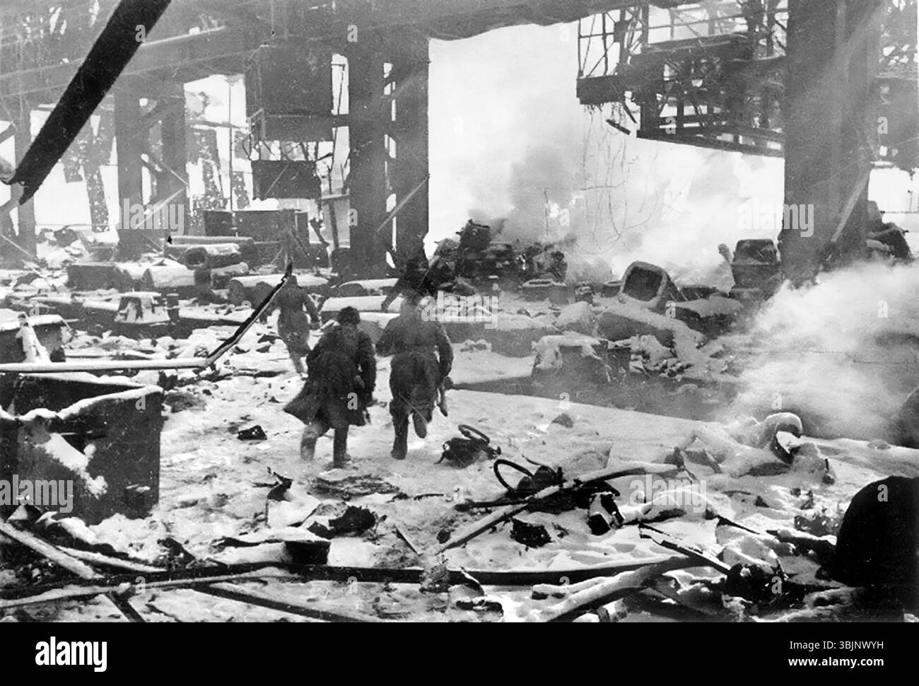Die Schlacht von Stalingrad. Sowjetische Infanterie der Roten Armee in der Schlacht in der Fabrik des Roten Oktobers, Stalingrad, UdSSR Stockfoto