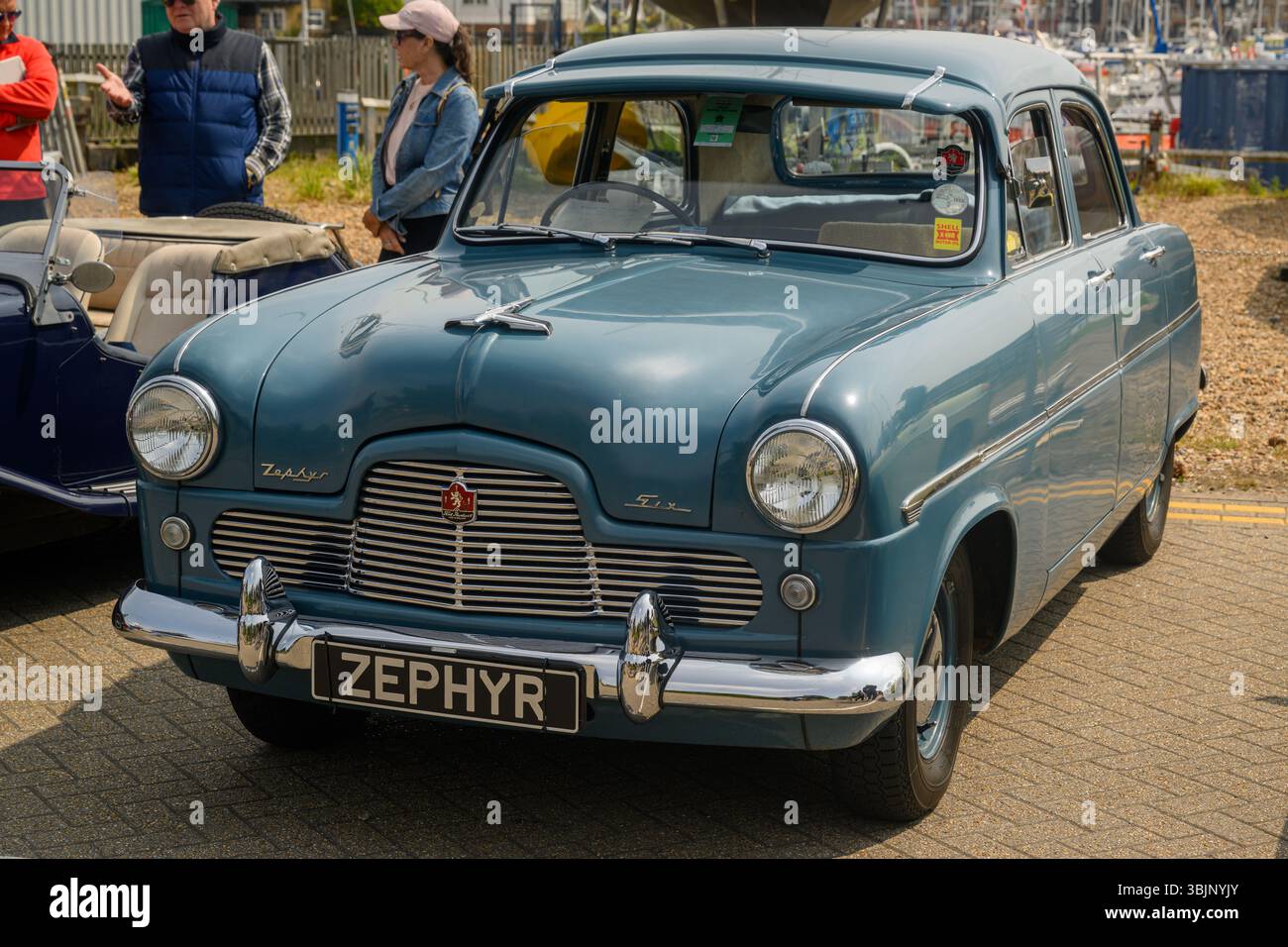 Ein Oldtimer Ford Zephyr Six auf einer Autoausstellung an einem sonnigen Sommertag Stockfoto