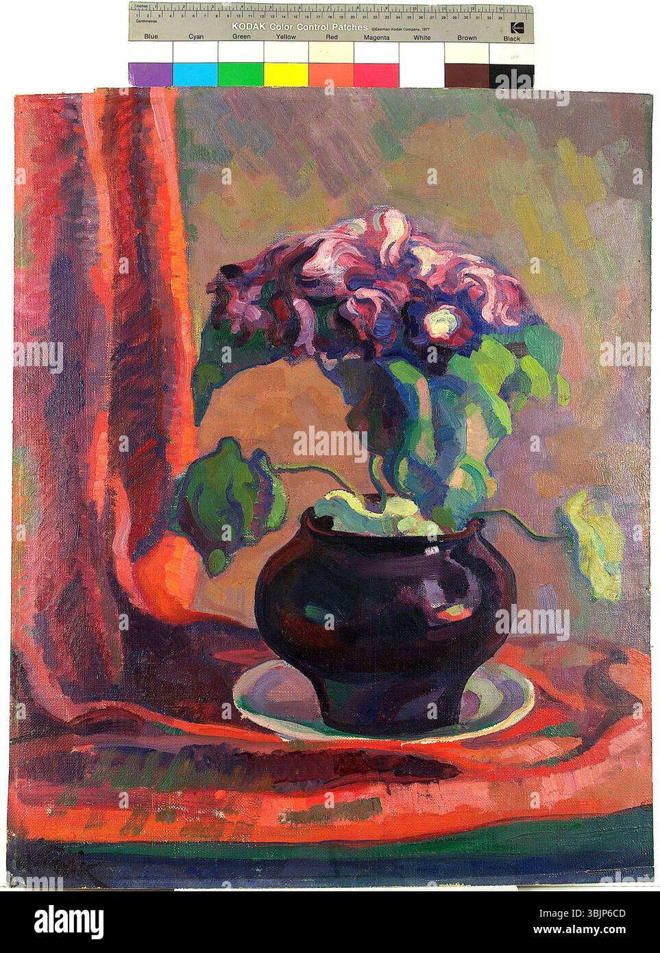 „Lilled“ (Blumen) von Nikolai Triik ist ein Öl auf Leinwand aus dem Jahr 1915, das die zarte Schönheit eines Blumenarrangements einfängt. Triiks Pinselarbeiten betonen die lebendigen Farben und feinen Details der Blütenblätter und Blätter. Stockfoto