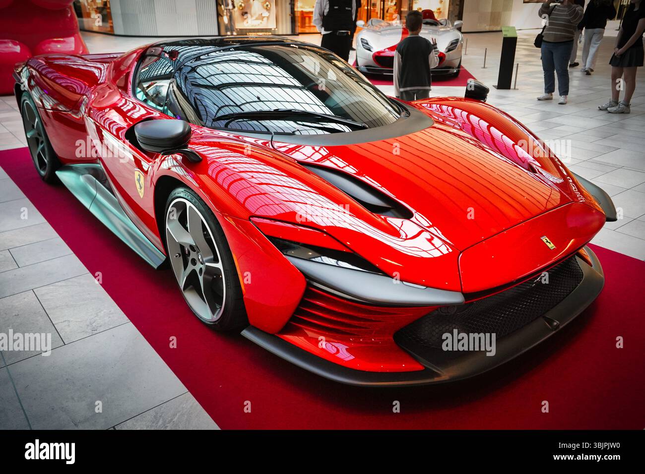 Ferrari-Automobil auf dem Display. Stockfoto