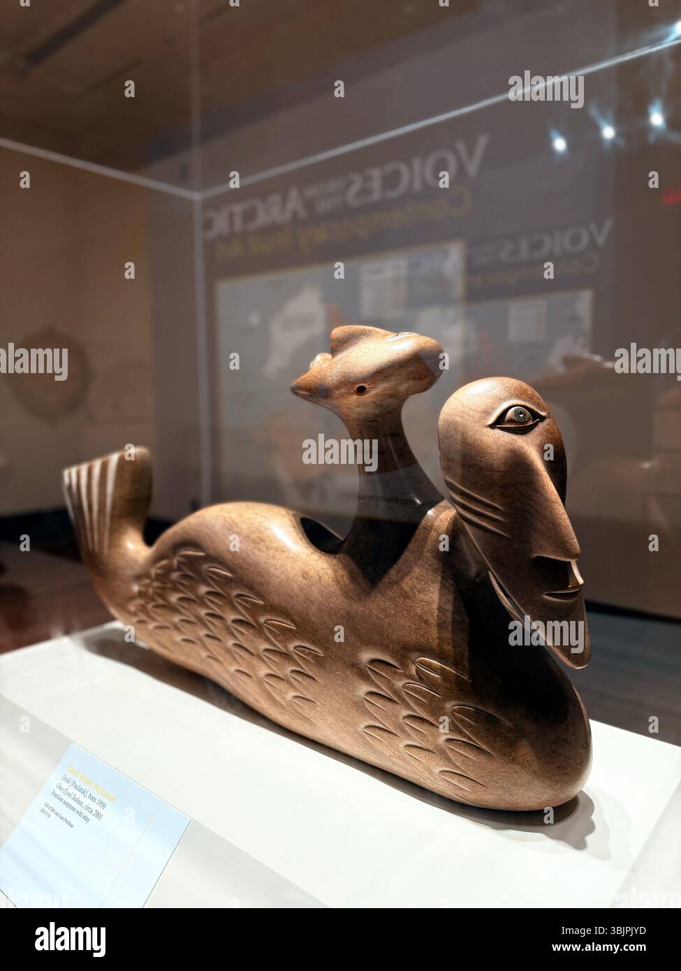 Inuit-Kunst aus der Ausstellung „Voices of the Arctic“, Eiteljorg Museum of American Indians and Western Art, Indianapolis, Indiana, USA Stockfoto