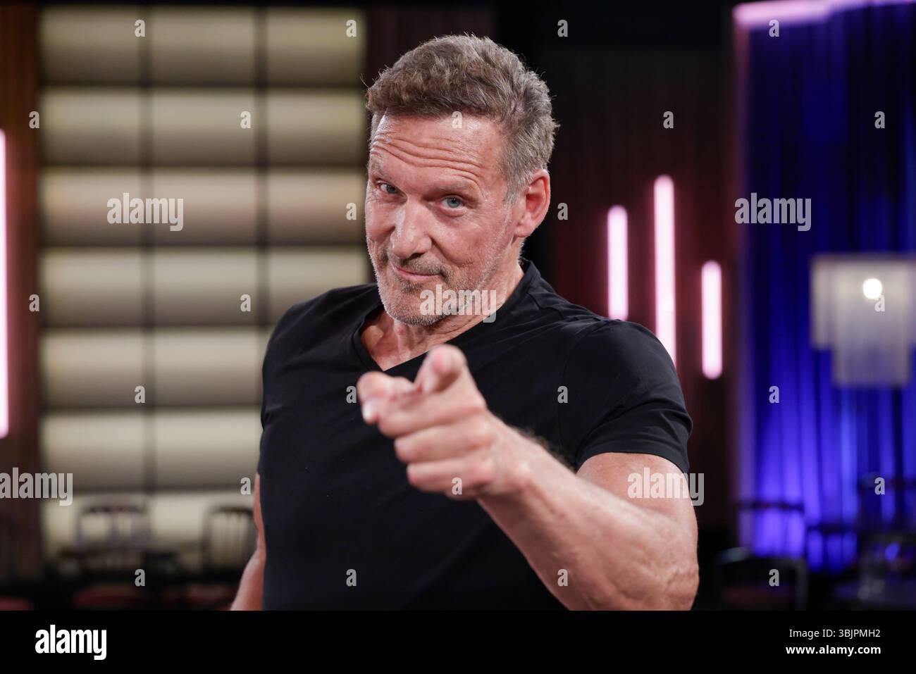 Micky Beisenherz, Susan Link, Ralf Moeller bei der Aufzeichnung der WDR-Talkshow 'Kölner Treff' im WDR Studio BS 3. Köln, 30.04.2025 Stockfoto