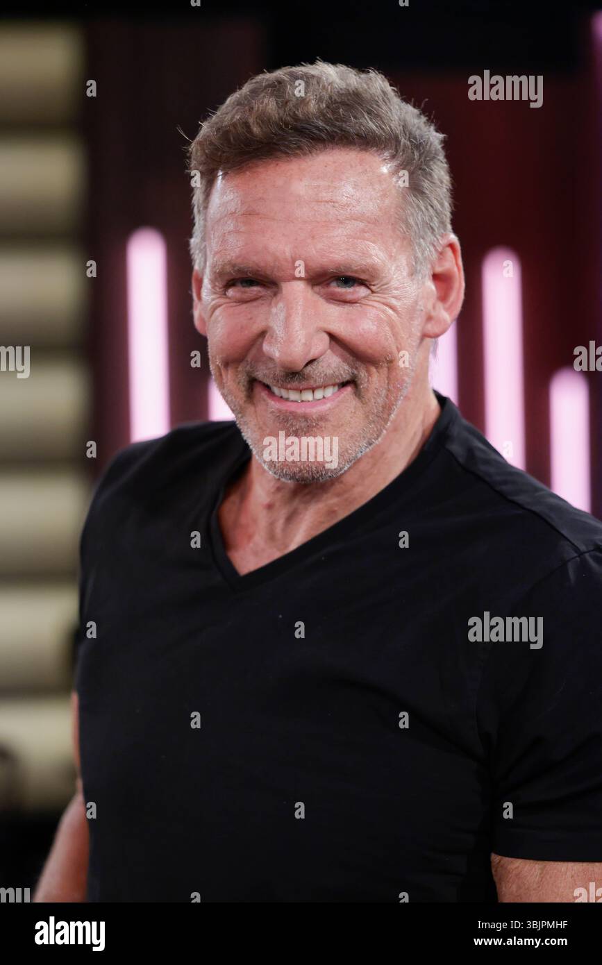 Micky Beisenherz, Susan Link, Ralf Moeller bei der Aufzeichnung der WDR-Talkshow 'Kölner Treff' im WDR Studio BS 3. Köln, 30.04.2025 Stockfoto