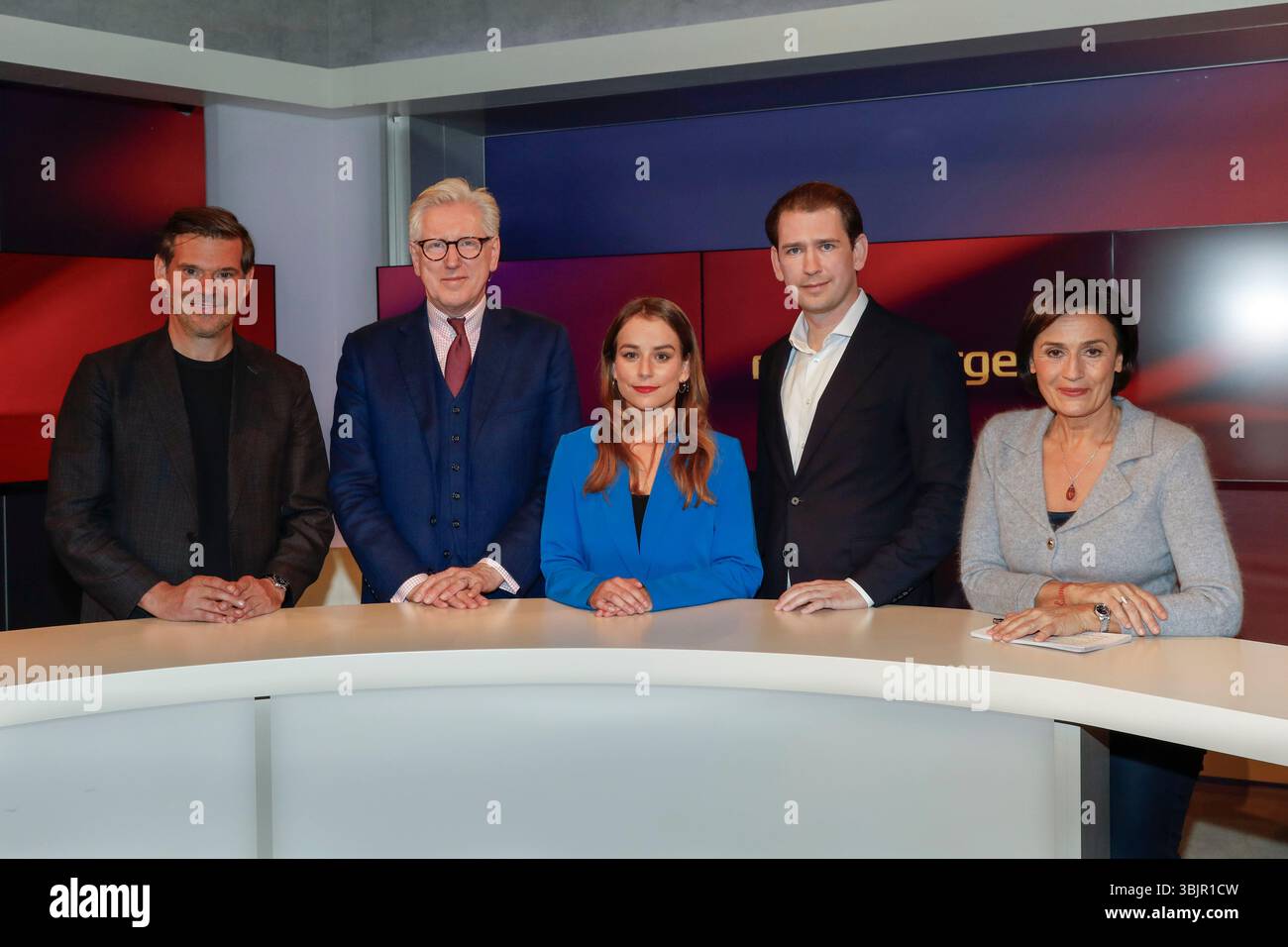 Gregor Peter Schmitz, Theo Koll, Ann-Kathrin Hipp, Sebastian kurz, Sandra Maischberger in der ARD-Talkshow 'maischberger' im WDR Studio B. Köln, 17,12 Stockfoto