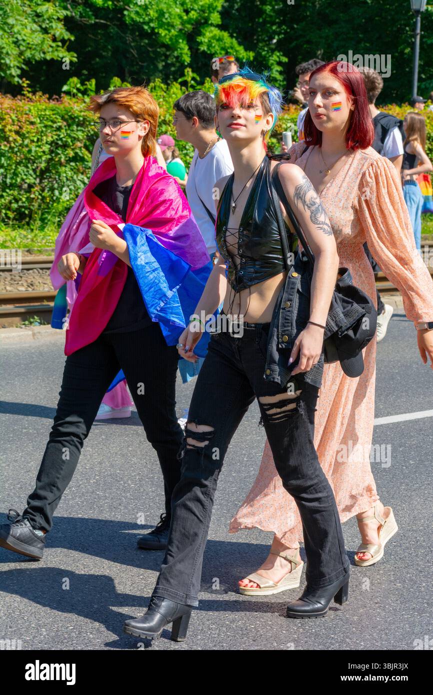 Teilnehmer an der Warschauer Pride Parade in Warschau, Woiwodschaft Masowien, Polen, Juni 2025. Stockfoto