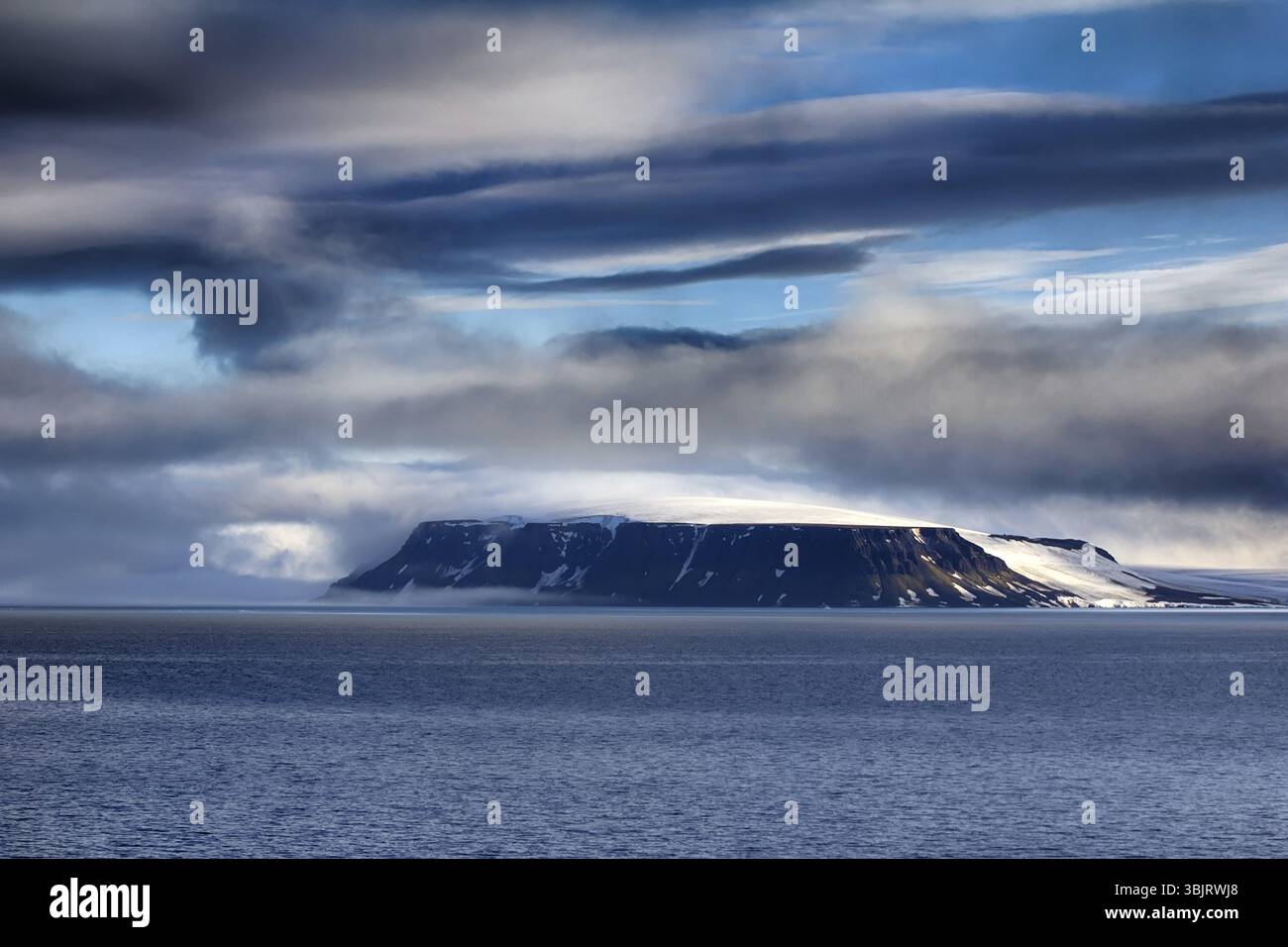 Mesa (hochplateau) in den Arktischen Ozean. Auf der Suche nach Abenteuer, Land der Verlorenen, exotische Reisen, Abenteuer Tourismus Stockfoto