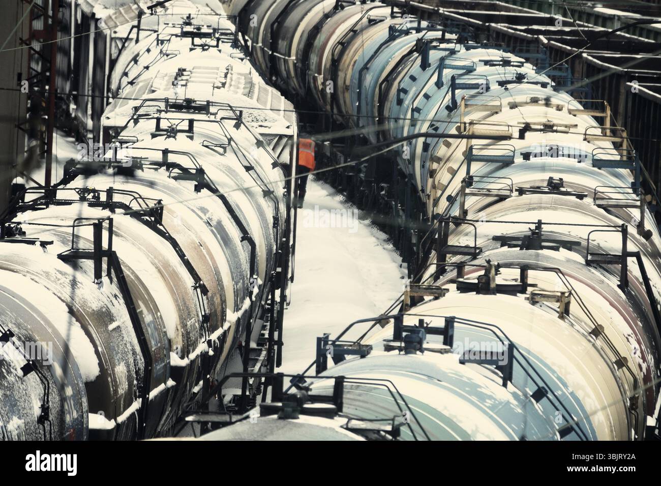 Güterwagen in Frachthafen - Eisenbahnhof. Güterbahnhof Paket Güterzug Güterwagen Stockfoto
