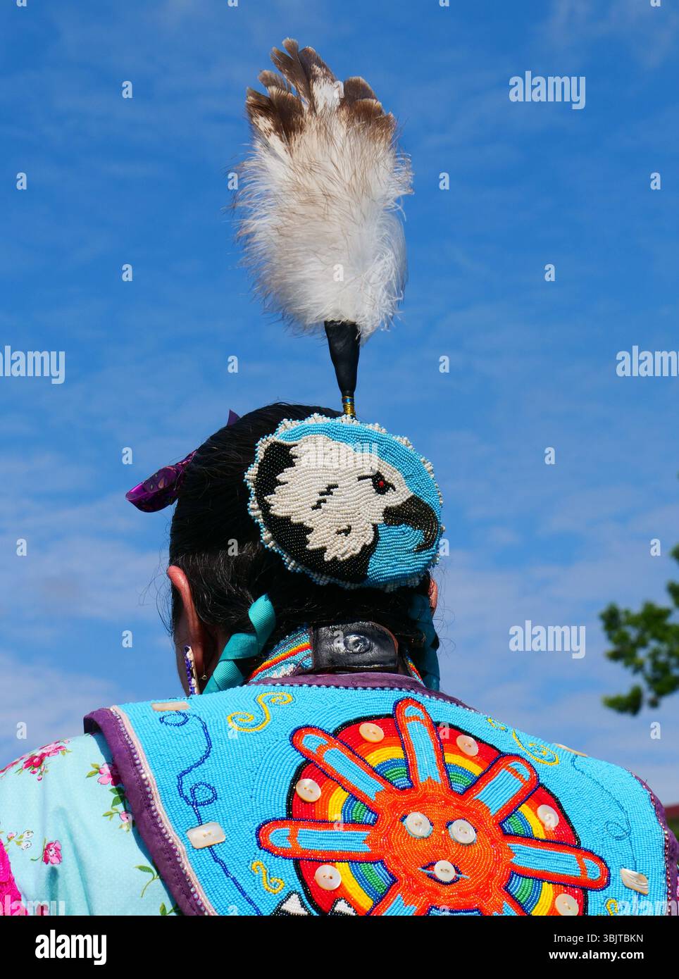 Die Schönheit einer gebürtigen nordamerikanischen Frau während eines Pow Wow in Vancouver Stockfoto