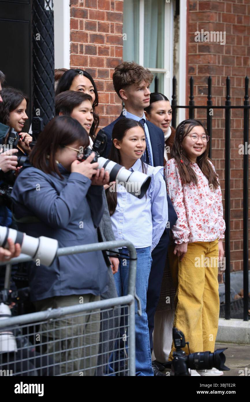 LONDON, ENGLAND – 6. MÄRZ: Der britische Premierminister Rishi Sunak verlässt die Downing Street 10, um an der wöchentlichen Sitzung der Fragen des Premierministers (PMQ) im Unterhaus am 6. März 2024 in London teilzunehmen. CAP/GOL ©GOL/Capital Pictures Stockfoto