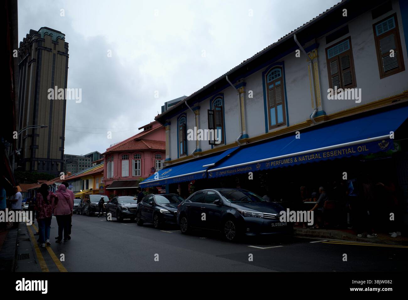 Singapur - 29. November 2024: Souvenirshop in der Nähe von Masjid Sultan, Sultan Moschee Singapur im historischen Kampong Glam, Singapur, Wahrzeichen und beliebt für Stockfoto