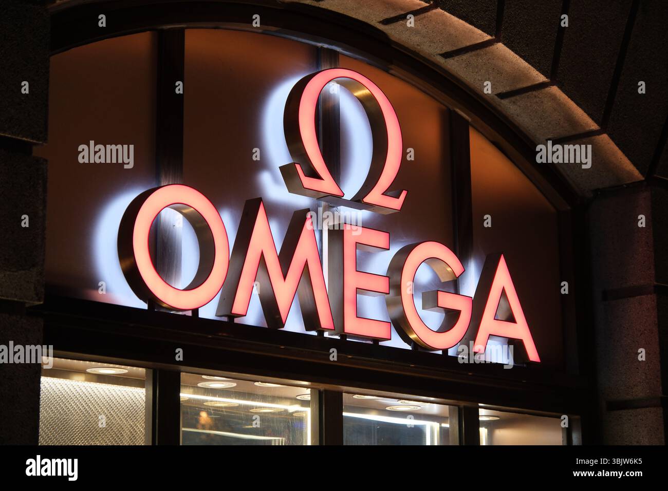 Shanghai, China-27. Februar 2025: Firmenlogo Omega Stockfoto