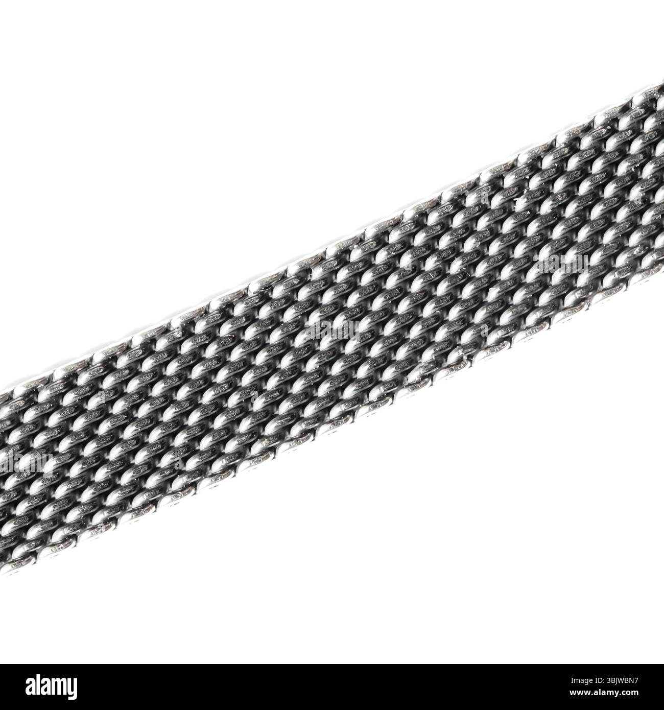 Detaillierte Abbildung einer metallischen Netzstruktur auf weißem Hintergrund, die das komplizierte und symmetrische Muster zeigt. Perfekt für Design und Motor Stockfoto