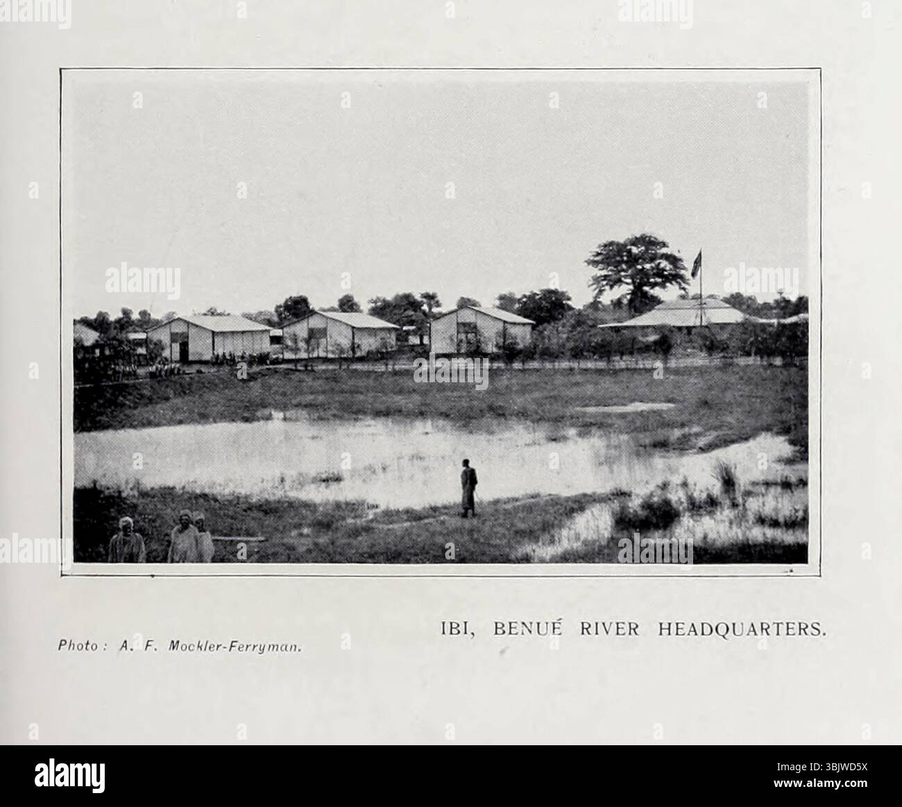 IBI, Benue River Headquarters Schwarzweißfoto aus British Nigeria von Mockler-Ferryman, A. F. (Augustus Ferryman), 1856-1930, veröffentlicht 1902 Stockfoto