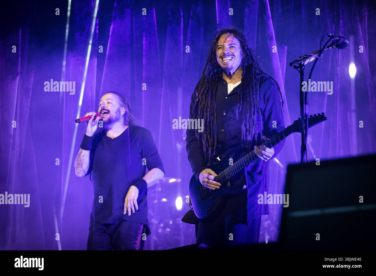 Solvesborg, Schweden. Juni 2025. Die US-amerikanische Nu-Metal-Band Korn gibt ein Live-Konzert während des schwedischen Musikfestivals Sweden Rock Festival 2025 in Solvesborg. Hier ist der Guiarist James Shaffer live auf der Bühne zu sehen. Stockfoto
