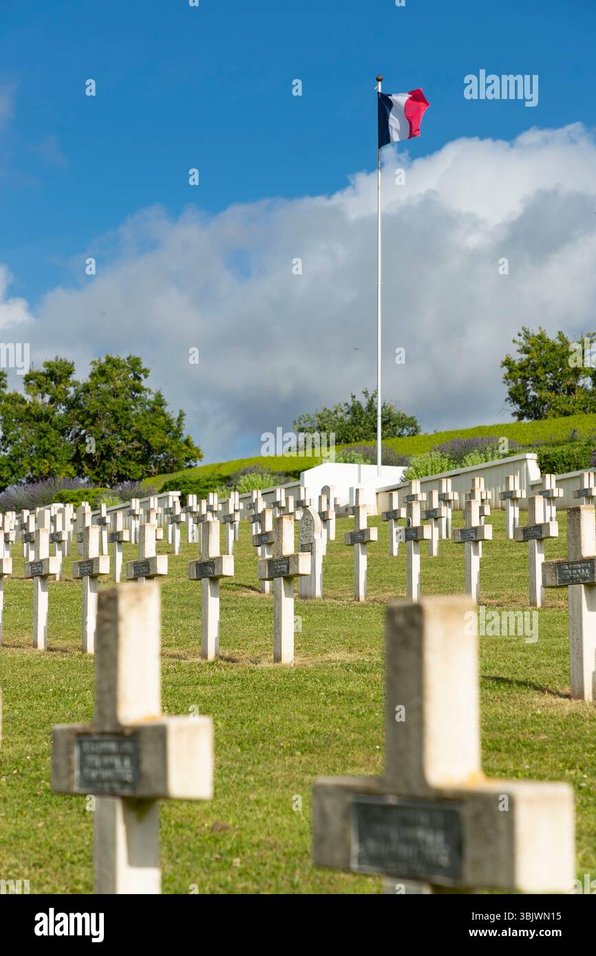 Craonnelle (Nordfrankreich): Französischer Militärfriedhof der Necropolis von Craonnelle, auf dem die Leichen von Soldaten aufbewahrt werden, die für Franc gestorben sind Stockfoto