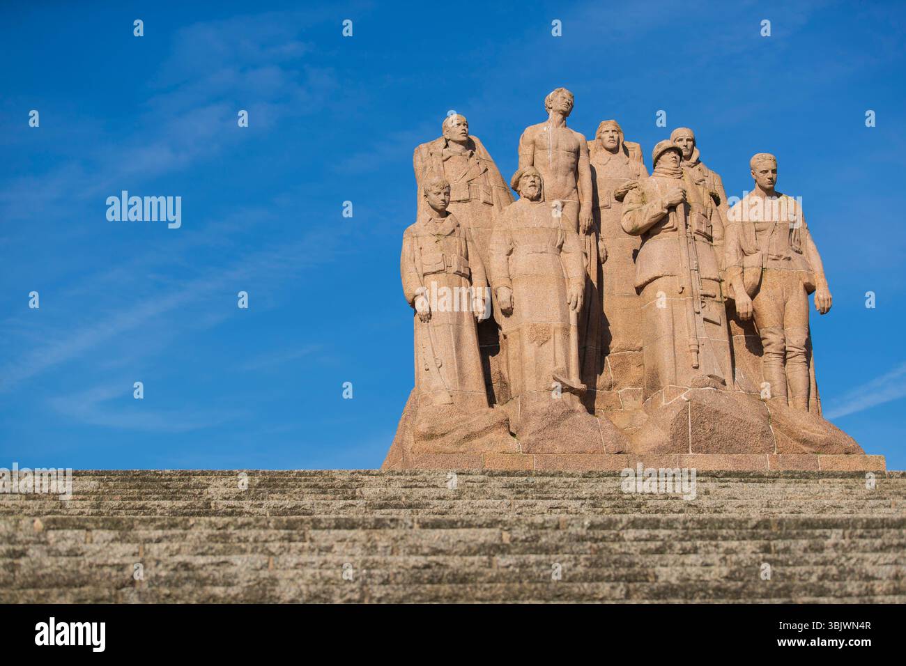 Oulchy-le-Château, Chalmont-Hügel (Nordfrankreich): Paul Landowskis „Les fantômes“-Denkmal, errichtet zum Gedenken an Soldaten, die gestorben oder verschwunden sind Stockfoto