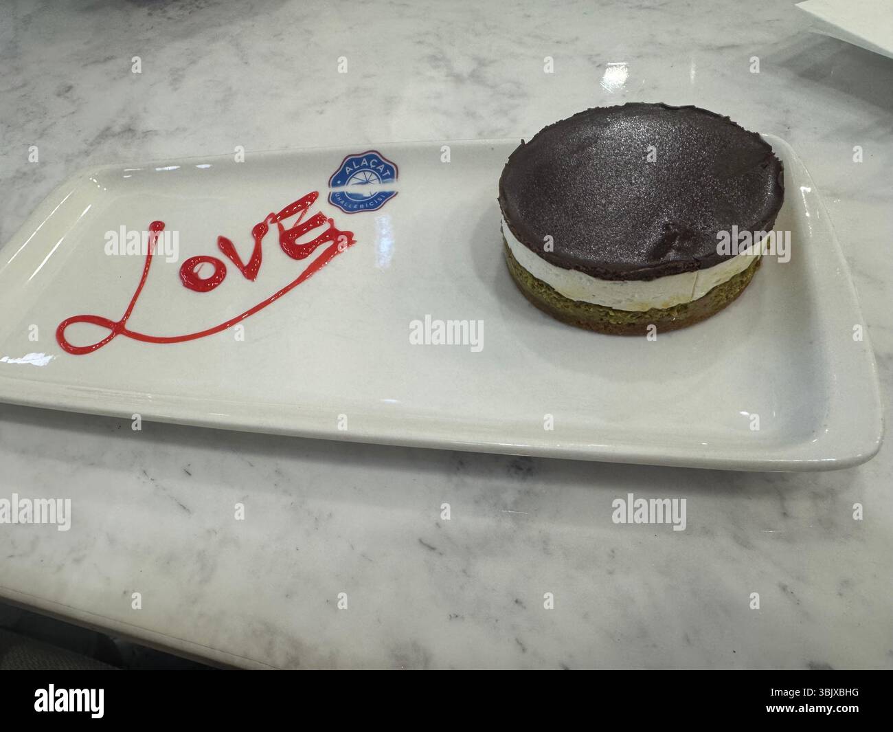 Verführerische süße Scheibe Pistazie - Smartphone-aufgenommenes Stockfoto