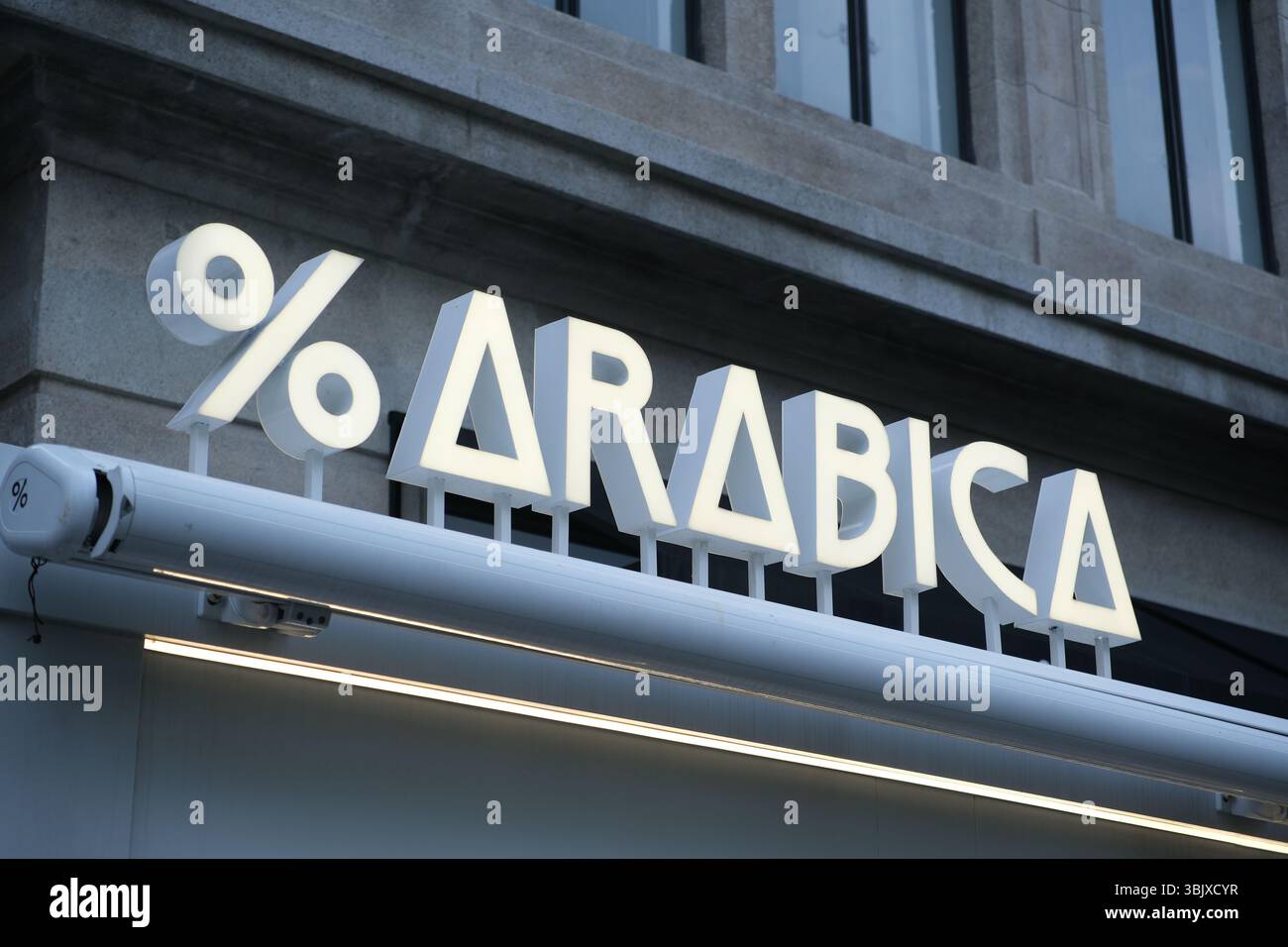 Shanghai, China-10. August 2024: % ARABICA-Kaffee-Markenlogo Stockfoto