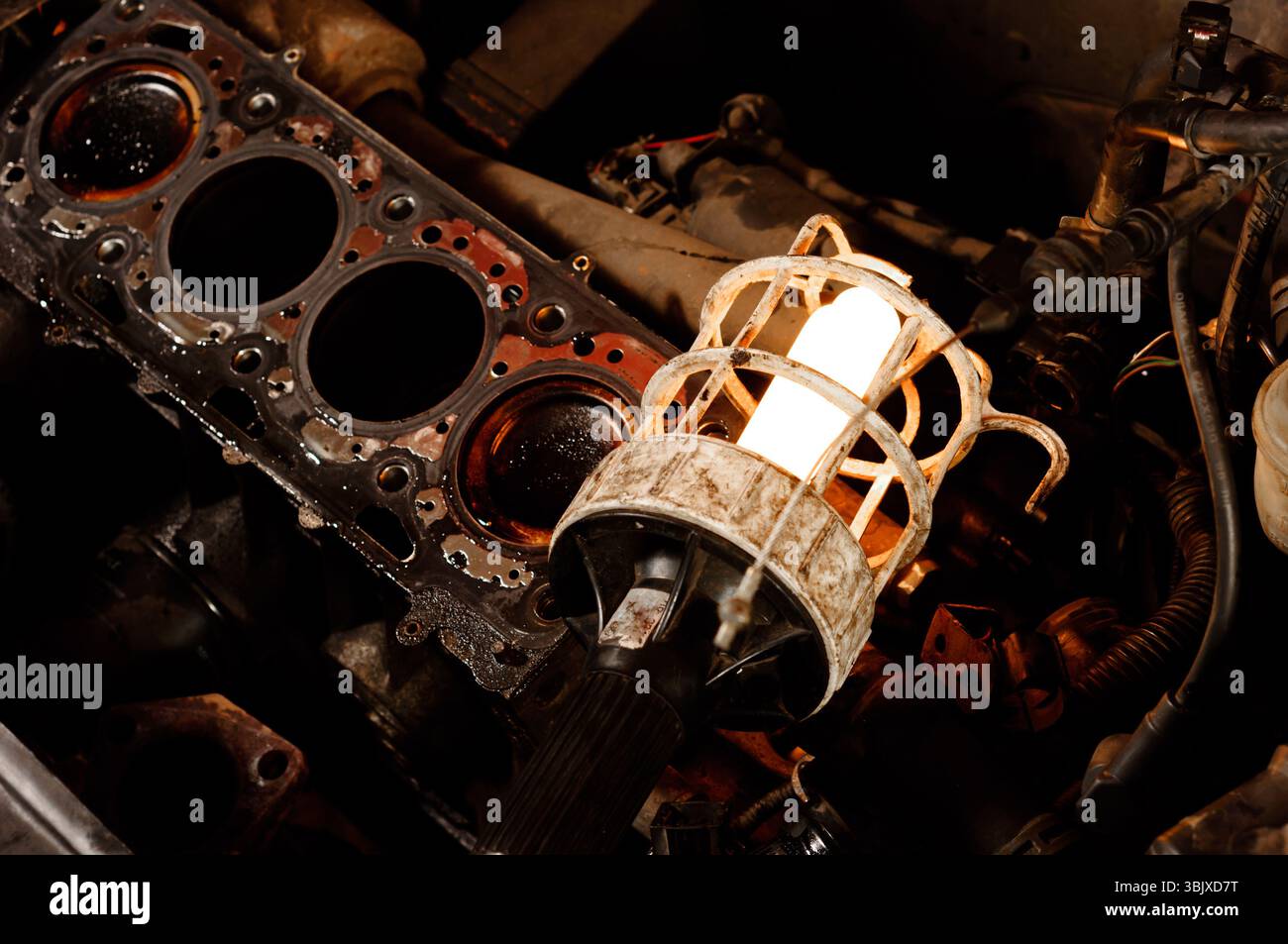 Auto Motor Nahaufnahme mit alten Lampe Stockfoto