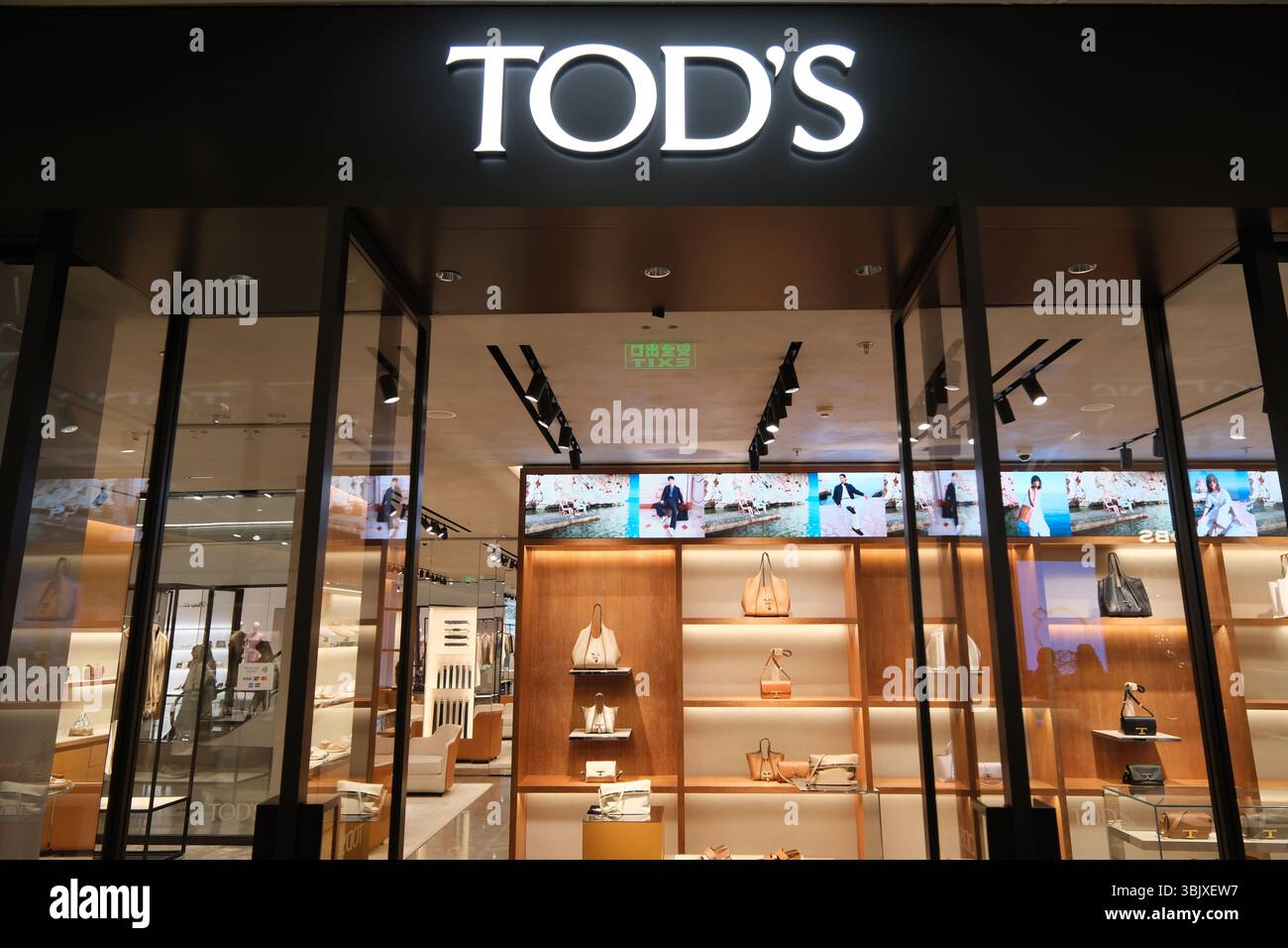 Shanghai, China, 29. März 2025: TOD's Brand Store Stockfoto