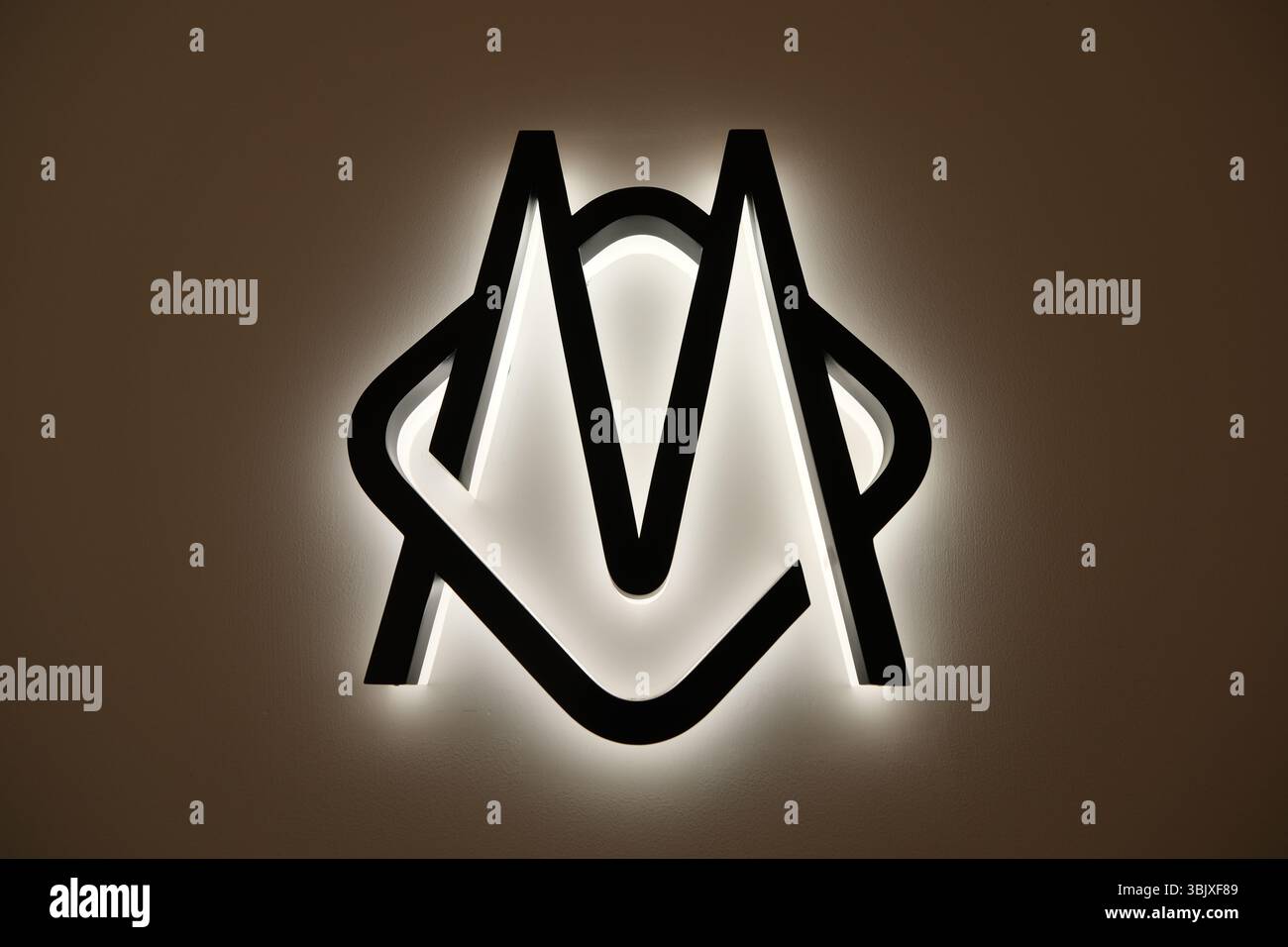 Shanghai, China - 29. März 2025: Firmenlogo von Rimowa Stockfoto