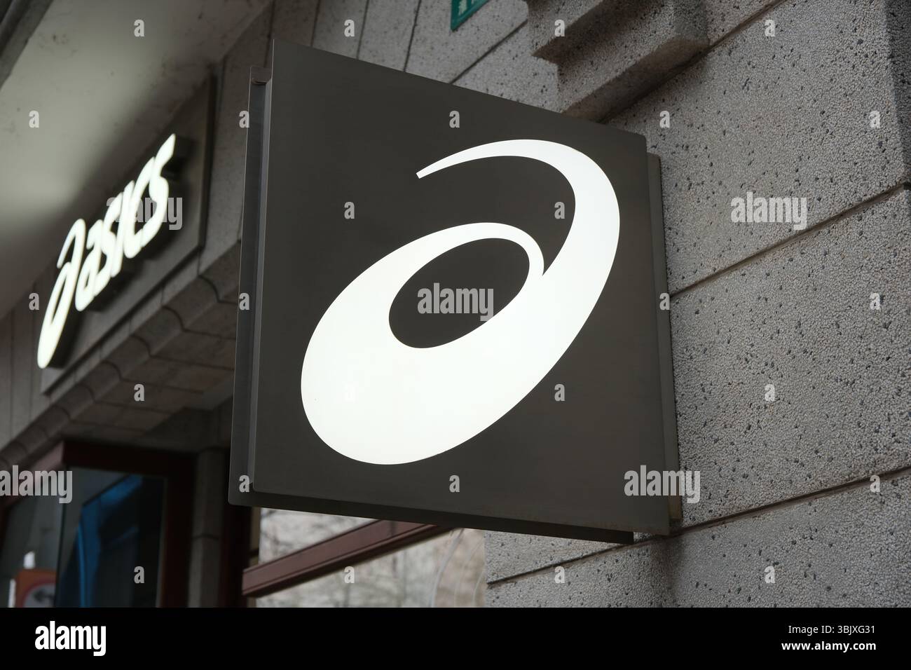 Shanghai, China - 29. März 2025: Firmenlogo von ASICs Stockfoto