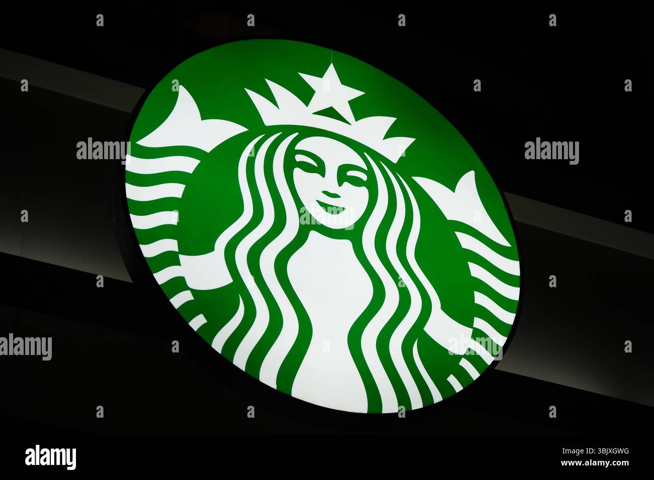Shanghai, China – 4. April 2025: Markenlogo der Starbucks Coffee Company Stockfoto