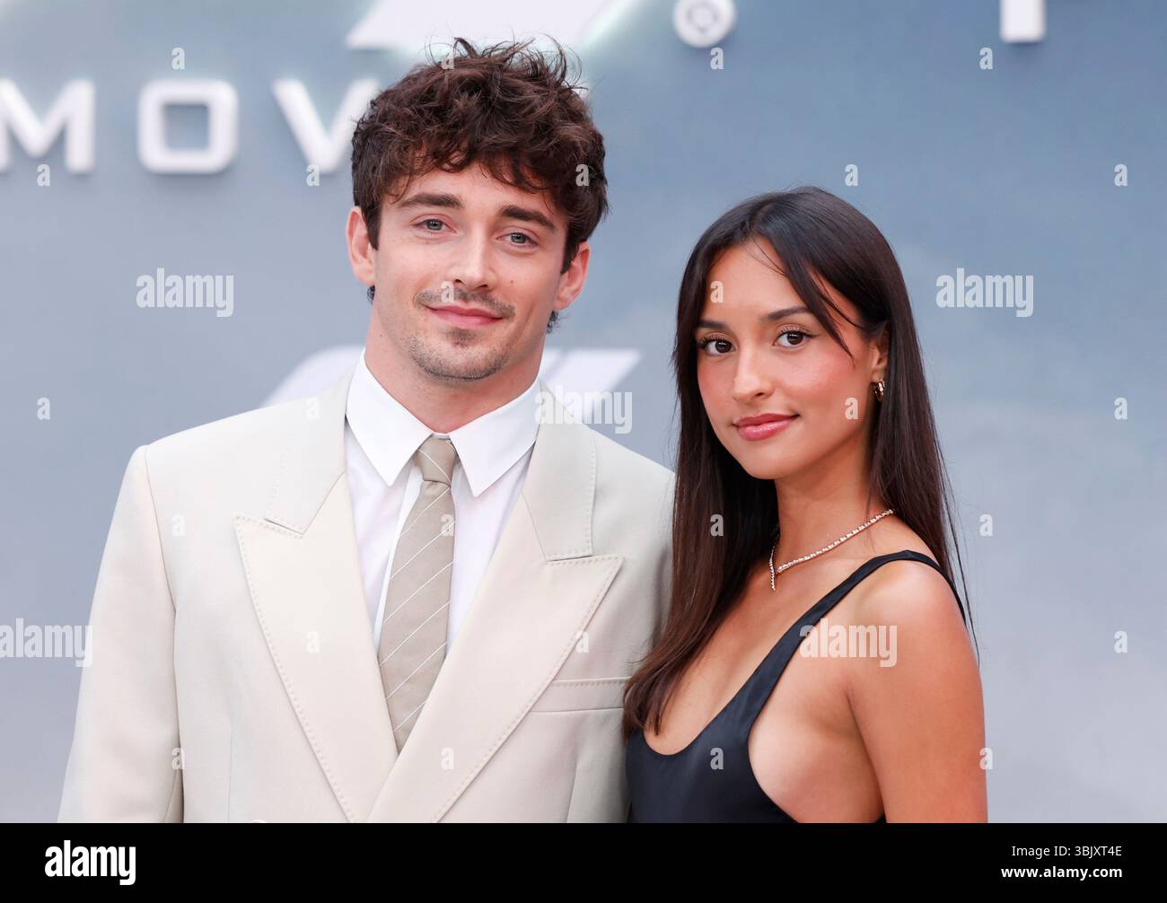 New York, Usa. Juni 2025. Charles Leclerc und Alexandra Saint Mleux kommen auf dem roten Teppich für die Apple Original Films & Warner Bros. An Bilder „F1“ Weltpremiere am Times Square am Montag, 16. Juni 2025 in New York City. Foto: John Angelillo/UPI Credit: UPI/Alamy Live News Stockfoto