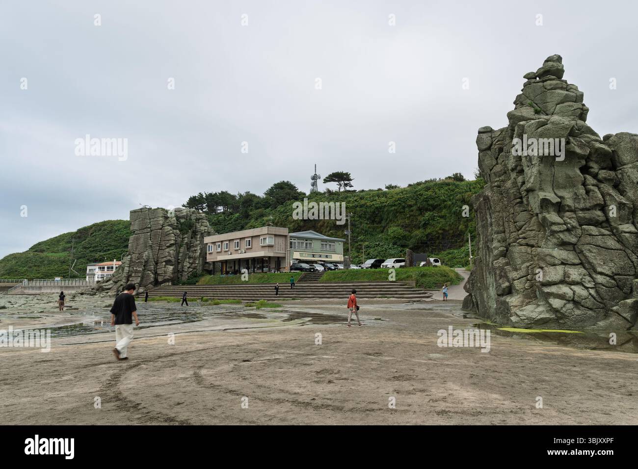 Senjojiki Coast, ein berühmter Ort bei Sonnenuntergang mit riesigen Felsformationen. Fukaura Town, Präfektur Aomori, Japan. Stockfoto
