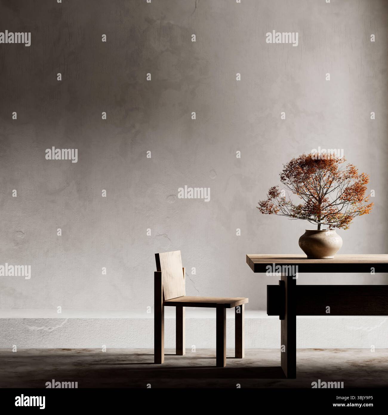 Ein ruhiger Raum mit einem Holztisch und -Stuhl, einer Vase mit getrockneten Pflanzen und strukturierten neutralen Wänden, die alle von Sonnenlicht, das durch einen hohen Wind strömt, sanft beleuchtet werden Stockfoto