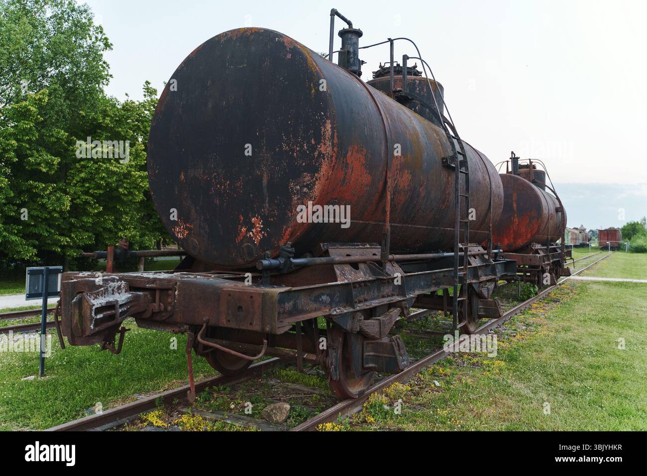 Alter Tankwagen im Freilichtmuseum. Stockfoto