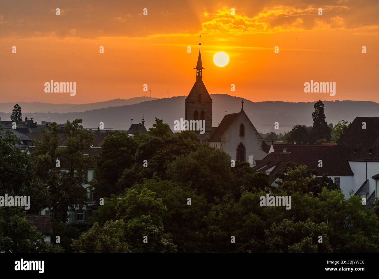 Schweiz, Basel, Theodorskirche, Baselstadt, Basel-City, Nordwestschweiz, Rhein, Stadtbild, Morgenstimmung, Sonnenaufgang, Sonnenaufgang, Kirchtürme, Stockfoto