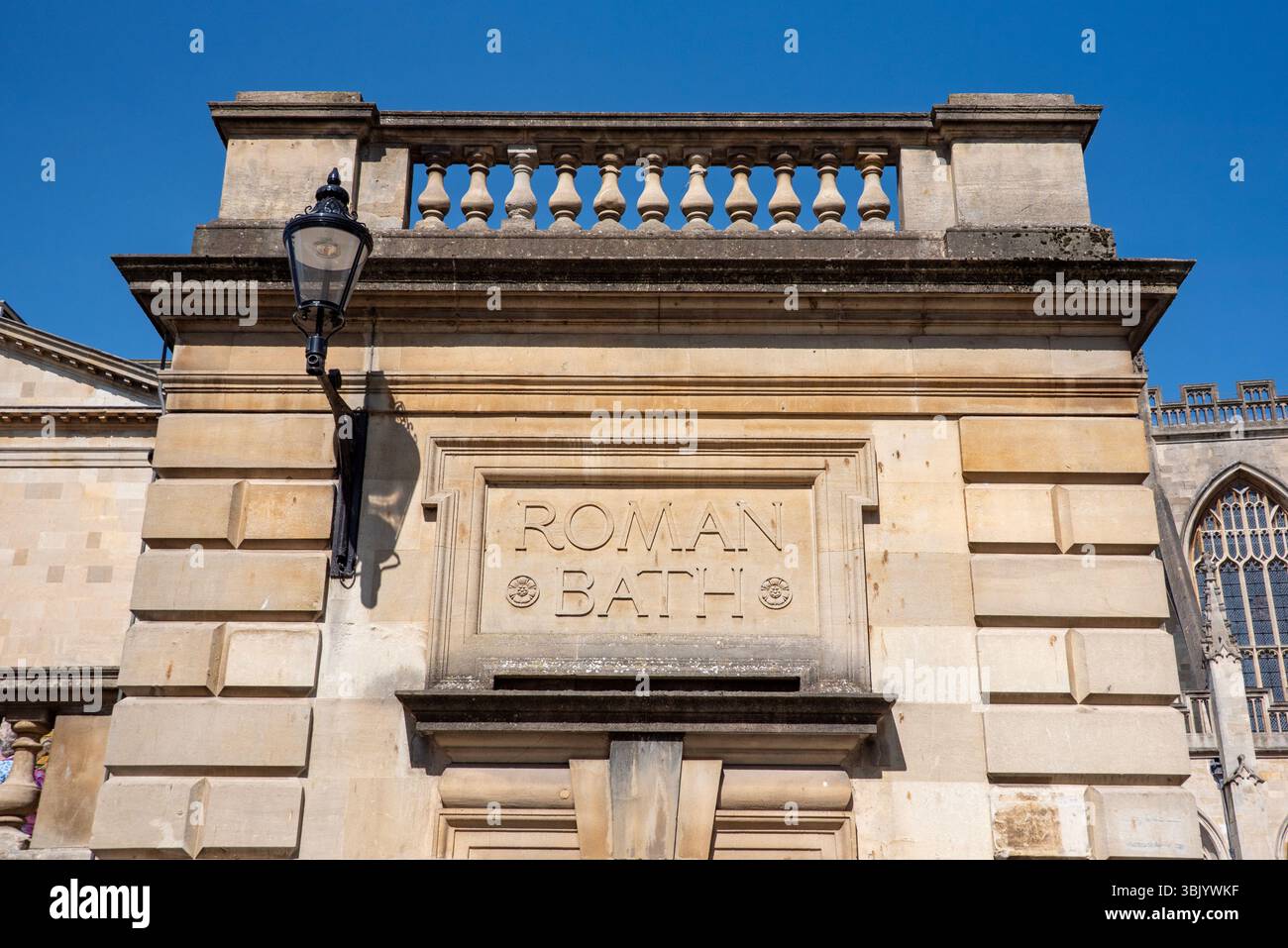 Äußere des Gebäudes der römischen Bäder, Bath, UK Stockfoto
