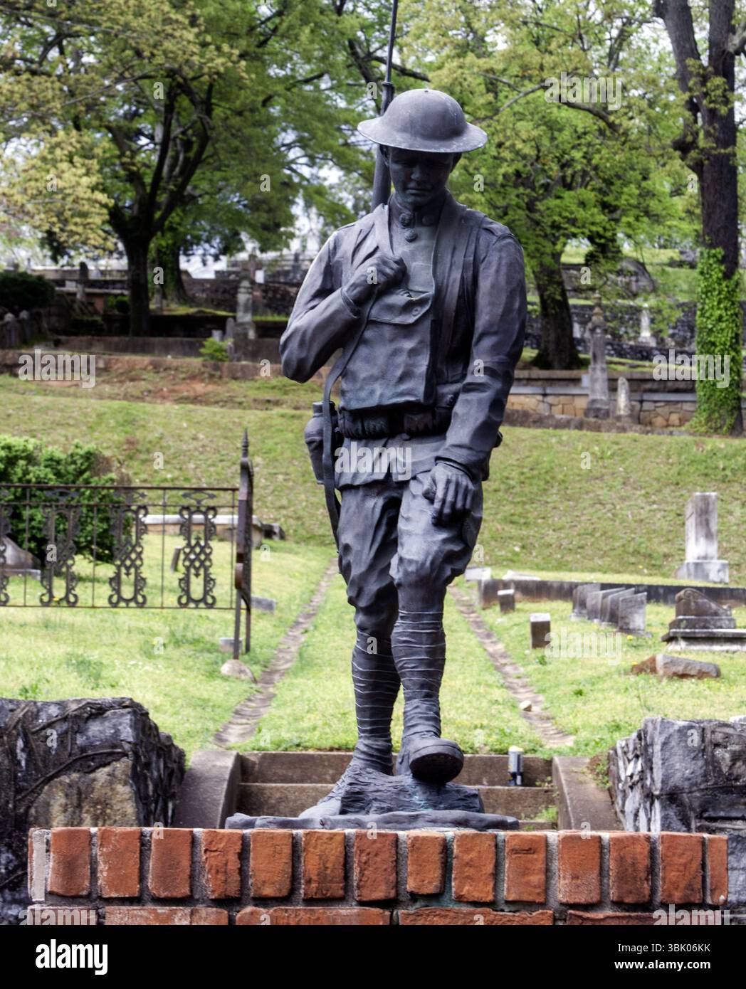 Das Grab des bekannten Soldaten ehrt Mitglieder des Militärdienstes auf dem historischen Myrtle Hill Cemetery in Rom, Georgia, USA. Stockfoto