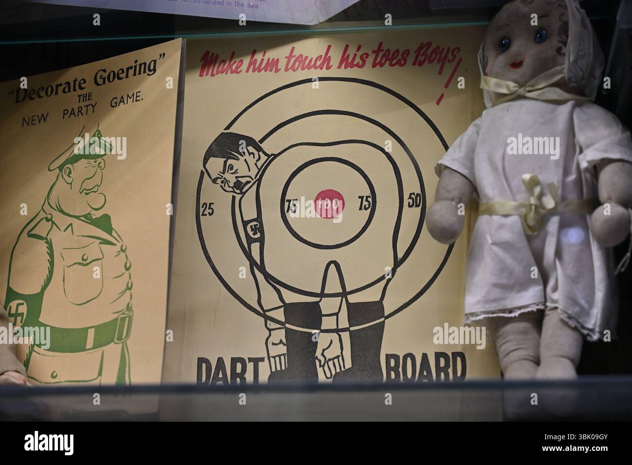 Hitler Dartboard - Museum of Brands - London UK Stockfoto