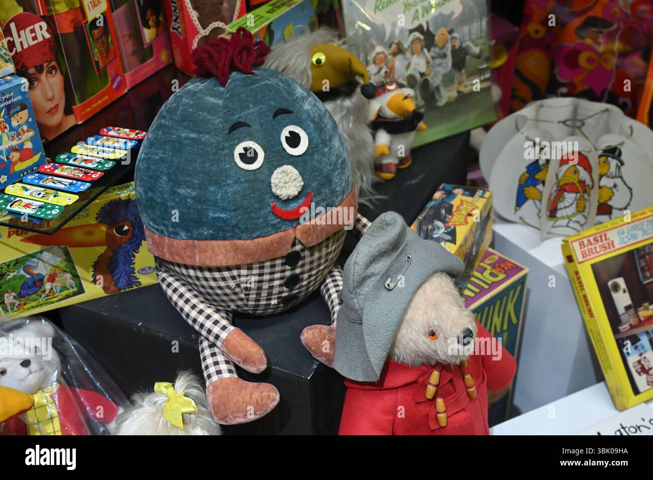 Humpty, Paddington Bear + andere Kindheitserinnerungen - Museum of Brands - London UK Stockfoto