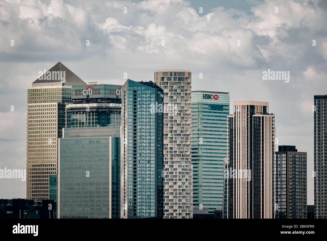 Hochhaus-Apartment- und Bürogebäude von Canary Wharf, London, Großbritannien Stockfoto