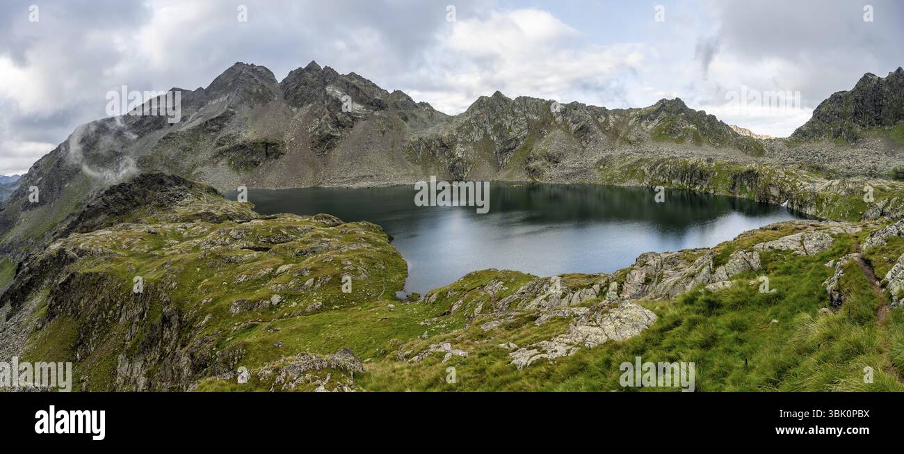 Berglandschaft mit Bergsee Wangenitzsee, Wiener Hoehenweg, Schober-Gruppe, Nationalpark hohe Tauern, Kärnten, Österreich, Europa Stockfoto