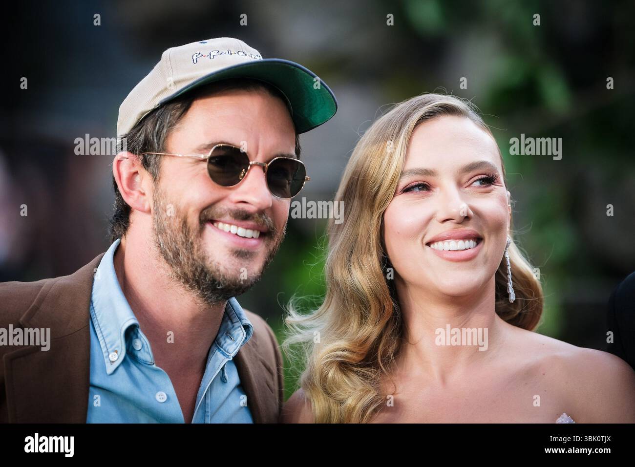 London, Großbritannien. Juni 2025. Jonathan Bailey und Scarlett Johansson bei der Uraufführung von Jurassic World Rebirth. Bildnachweis: Julie Edwards./Alamy Live News Stockfoto