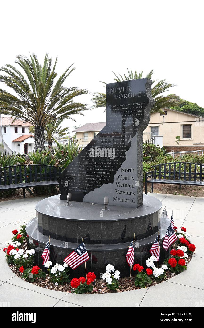 CARLSBAD, KALIFORNIEN - 15. JUNI 2025: North County Vietnam Veterans Memorial auf dem Campus der Army Navy Academy. Stockfoto